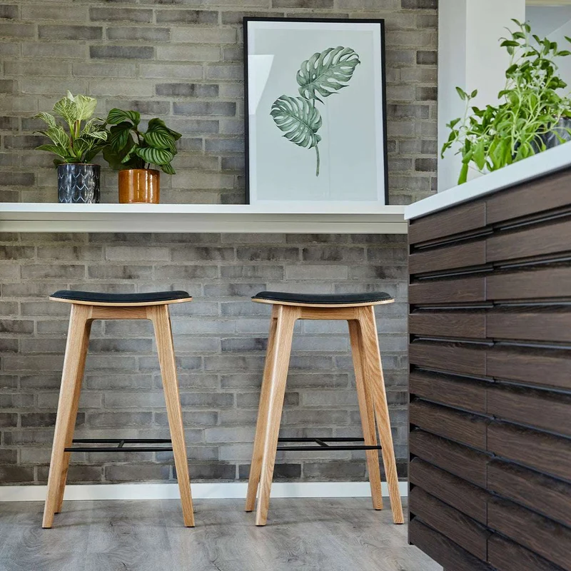 Nordic Bar Stool - Oak with stitches