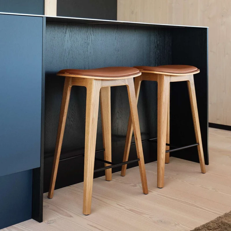 Nordic Bar Stool - Oak with stitches