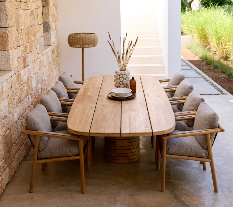 Mellow dining table, oval - large