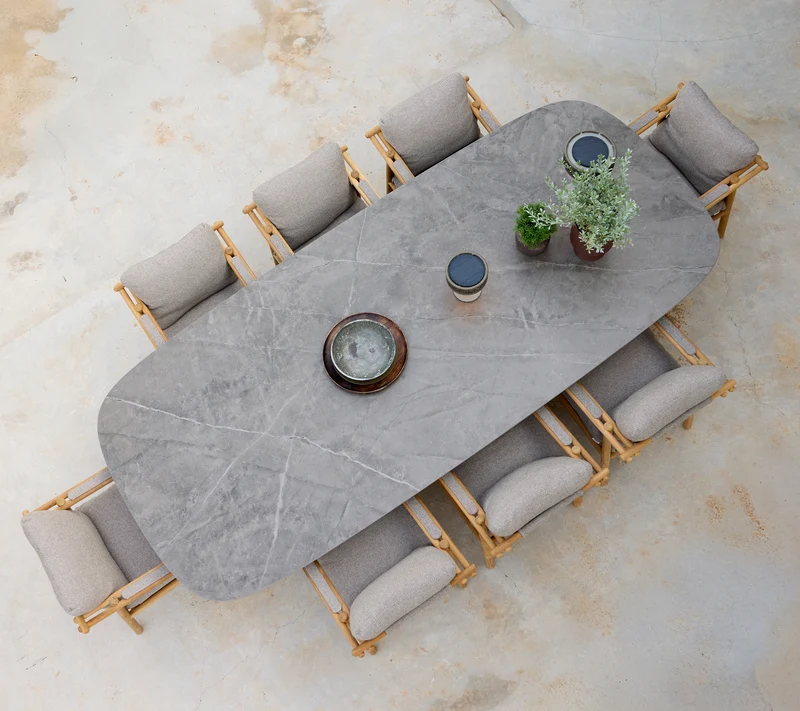 Mellow dining table, oval - medium