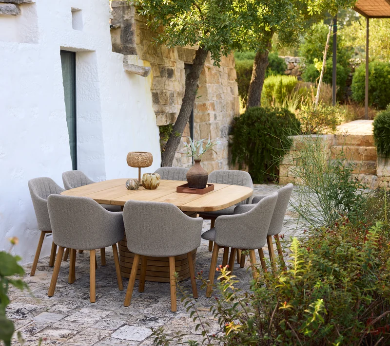 Mellow dining table, square