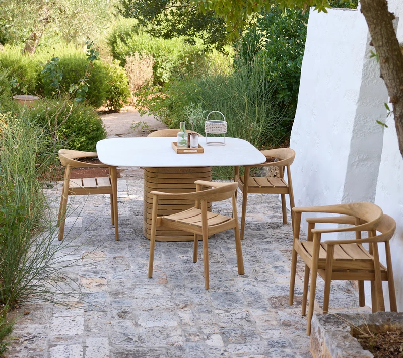Mellow dining table, square