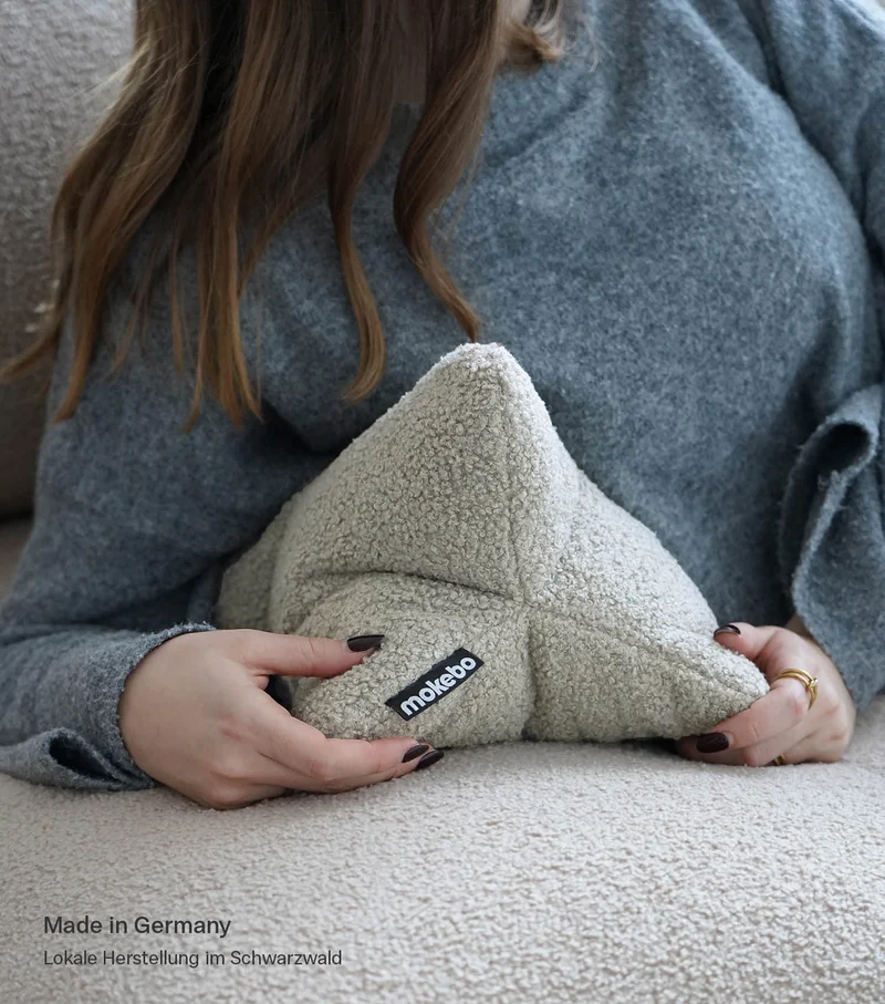 Nackenkissen in Bouclé & Cord ‘Der Leseknochen'