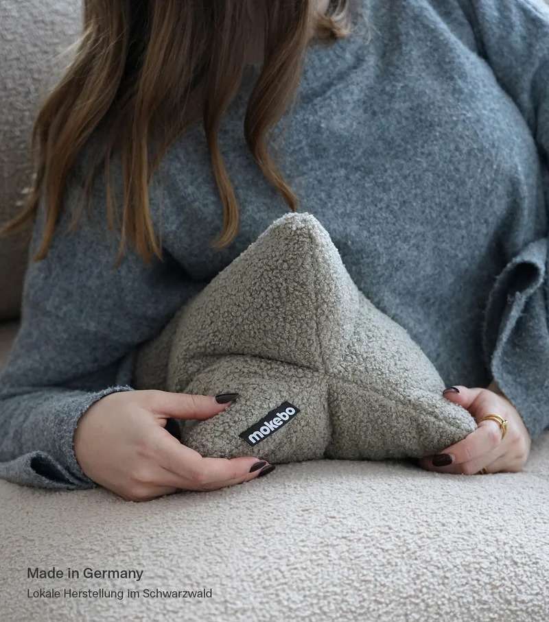 Nackenkissen in Bouclé & Cord ‘Der Leseknochen'