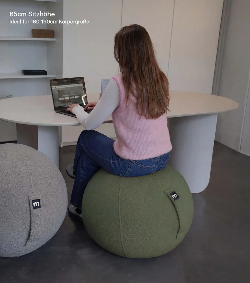 Sitzball mit Teddy Bouclé Stoffbezug 'Der Runde'