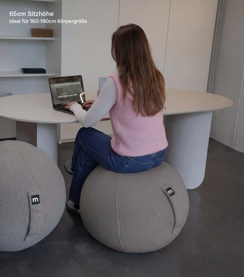 Sitzball mit Teddy Bouclé Stoffbezug 'Der Runde'