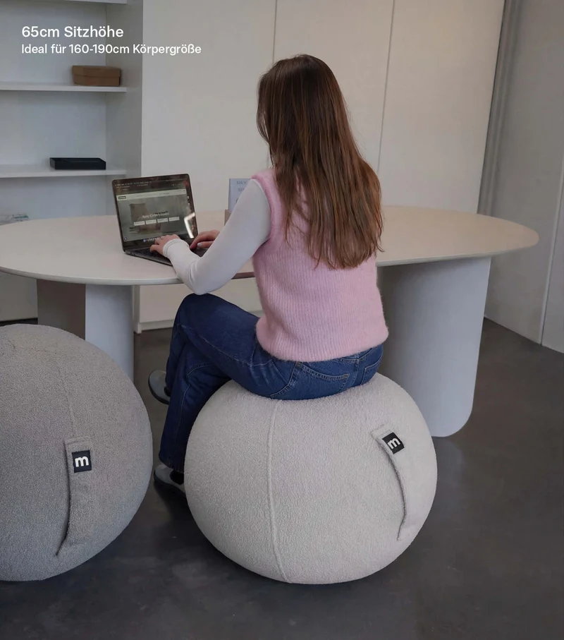 Sitzball mit Teddy Bouclé Stoffbezug 'Der Runde'