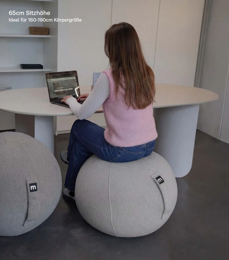 Sitzball mit Teddy Bouclé Stoffbezug 'Der Runde'