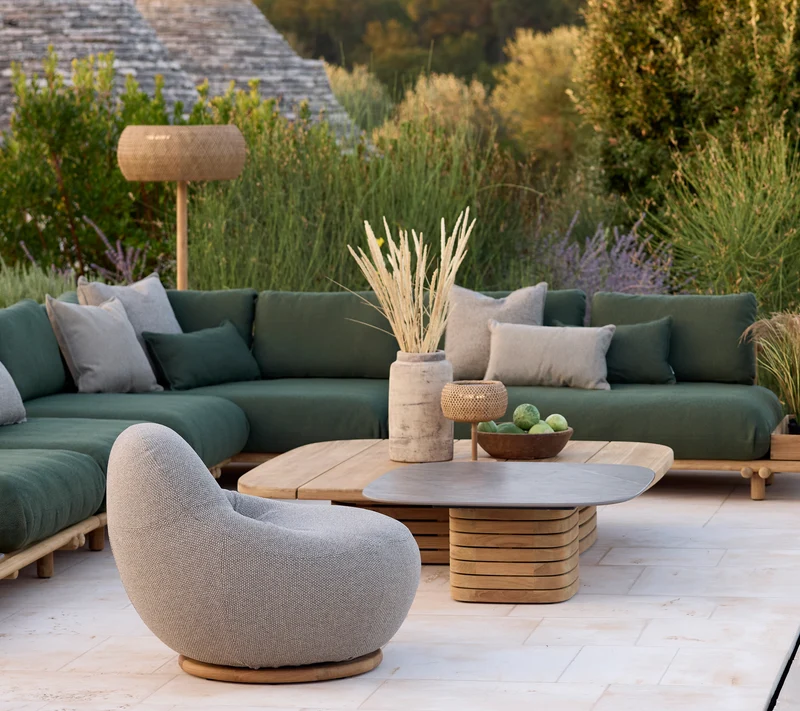 Mellow coffee table, medium 90 x 90 cm - teak