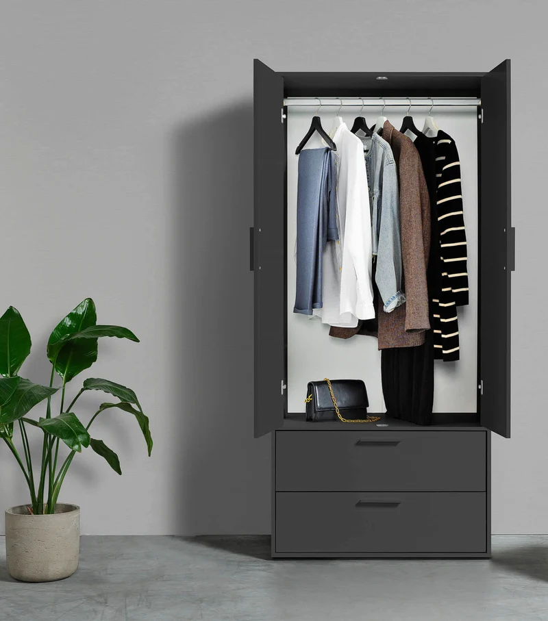 Kleiderschrank 'Der Kleiderheld'