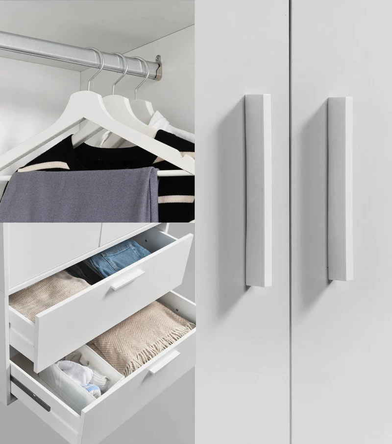 Kleiderschrank 'Der Kleiderheld'