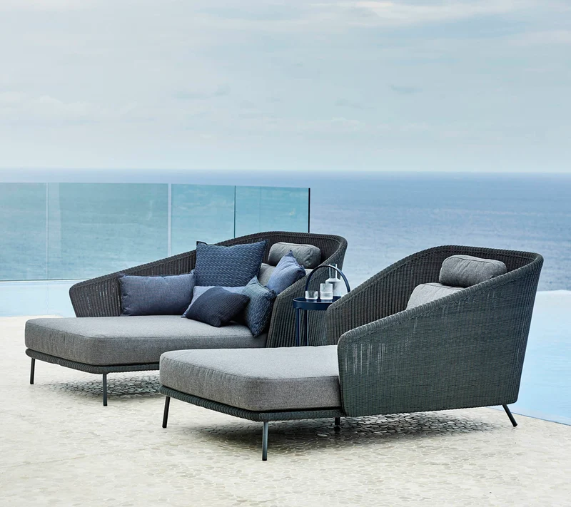 Mega daybed, right