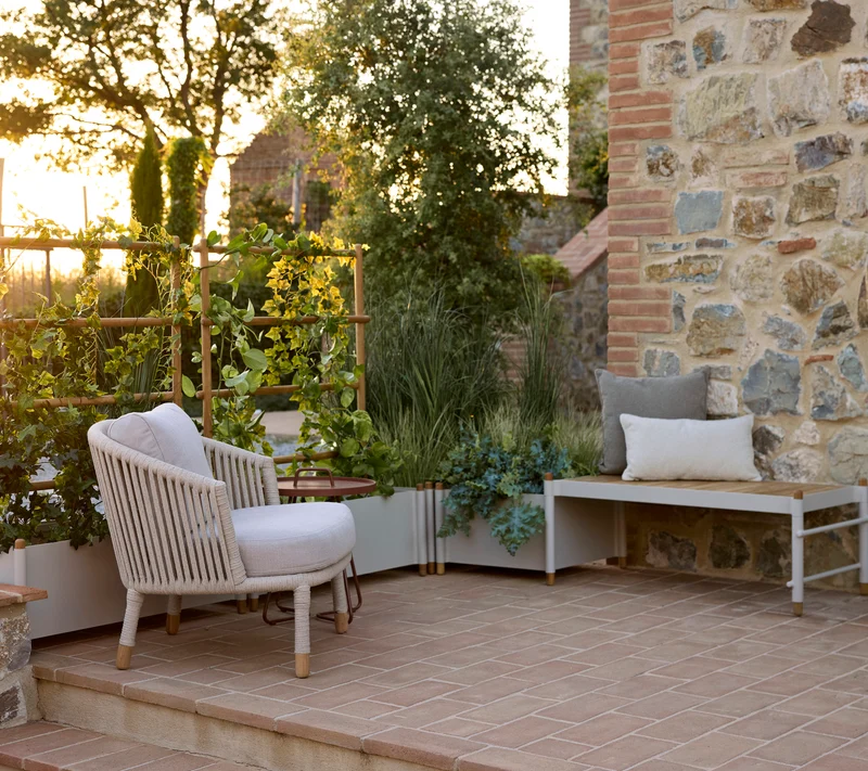 Sticks planter bench