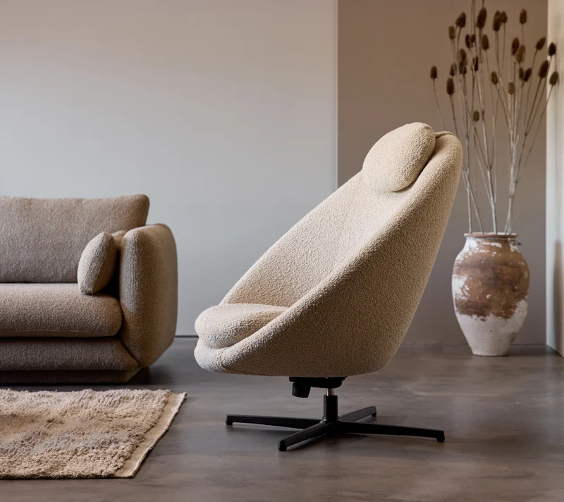 Pace lounge chair