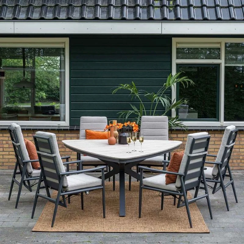 Edison tuintafel driehoek 170 cm light teak vironwood