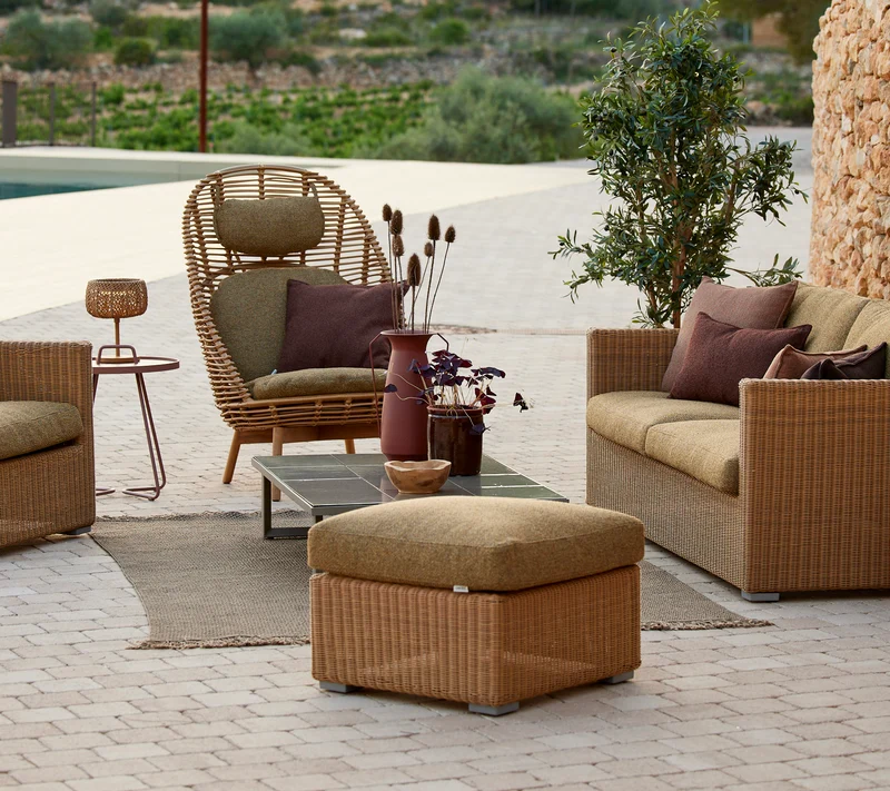 Chester footstool/coffee table