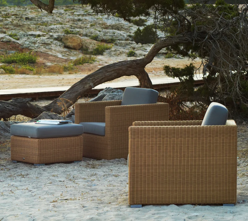 Chester footstool/coffee table