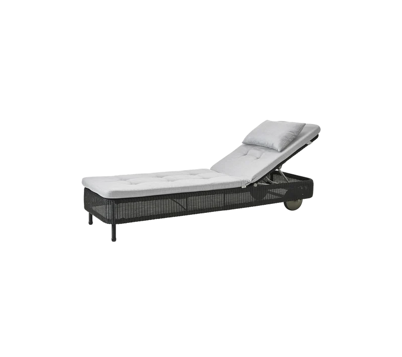 Presley sunbed