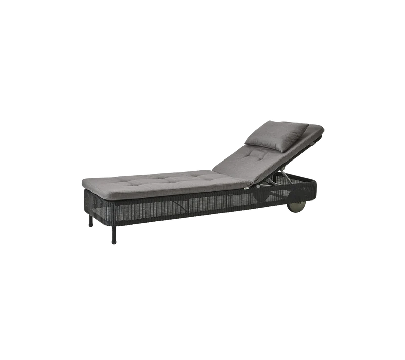 Presley sunbed