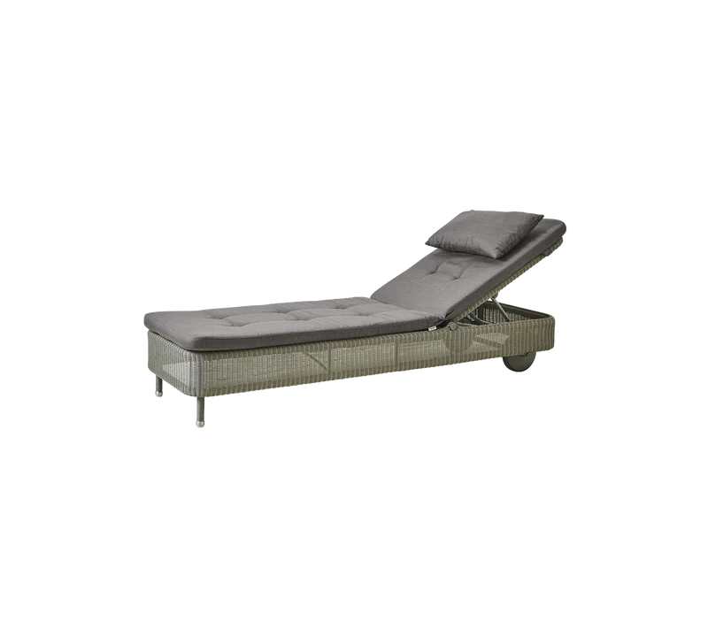 Presley sunbed