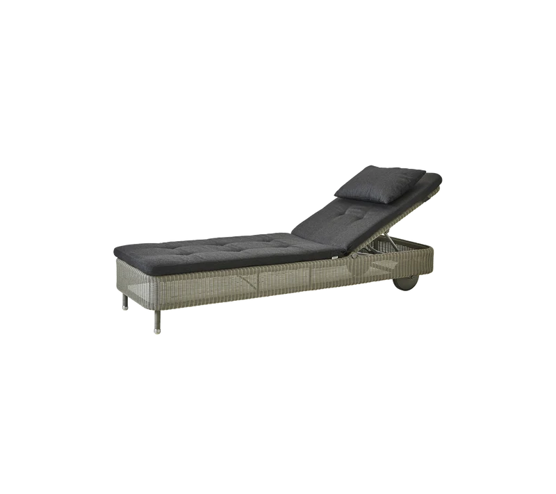 Presley sunbed