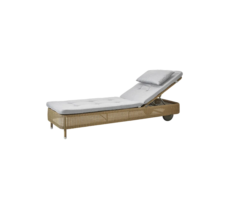 Presley sunbed