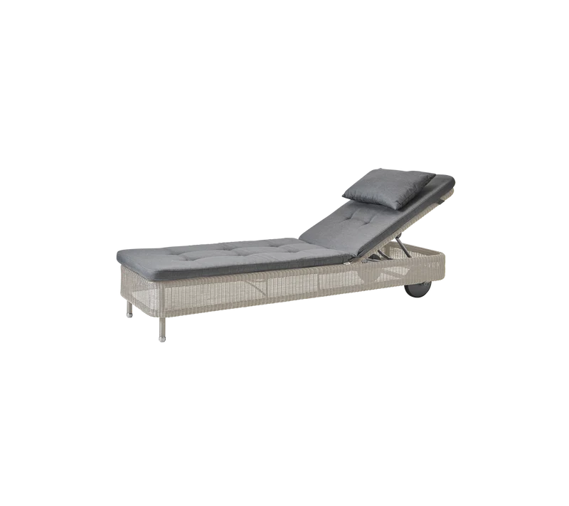 Presley sunbed