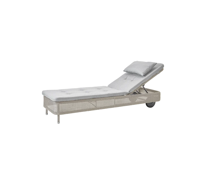 Presley sunbed