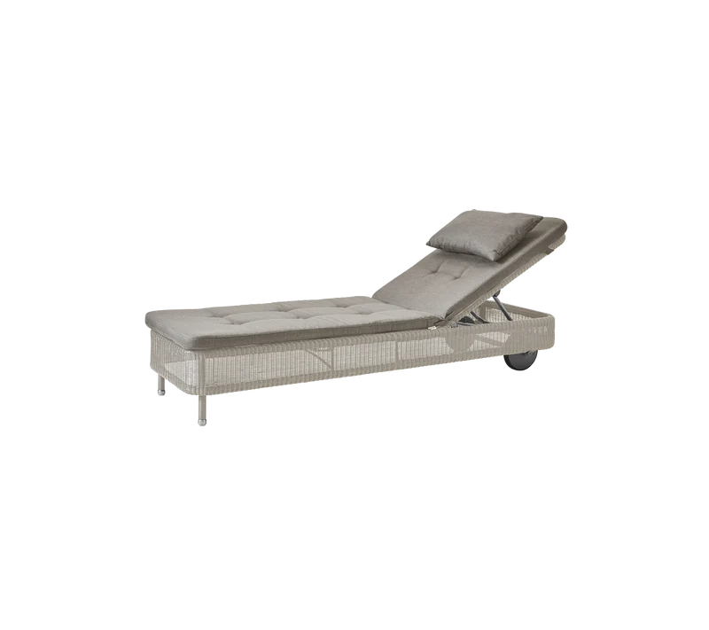 Presley sunbed