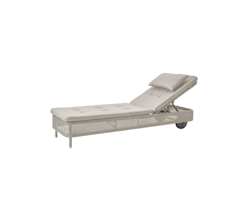 Presley sunbed