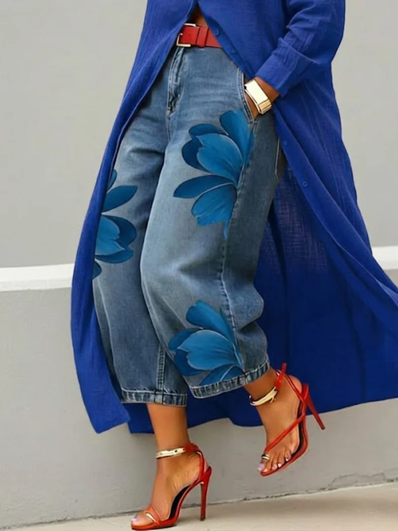 Legere Jeans mit künstlerischem Druck