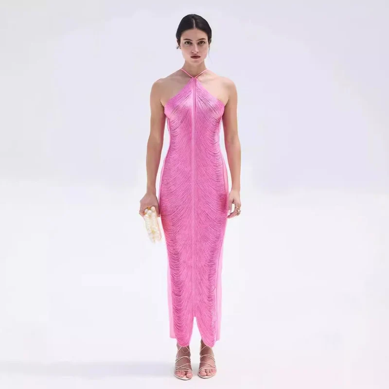 Elegantes Damenlangkleid mit anspruchsvollem Kragen und Schlitz