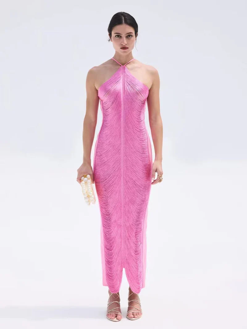 Elegantes Damenlangkleid mit anspruchsvollem Kragen und Schlitz