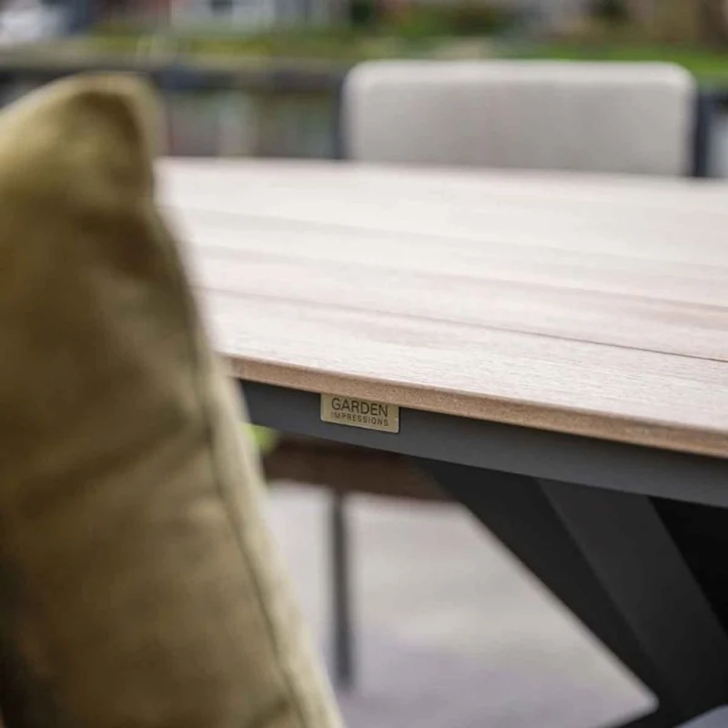 Toledo tuinset 7-delig carbon black rope taupe met Edison tuintafel ovaal 220x115 cm light teak vironwood