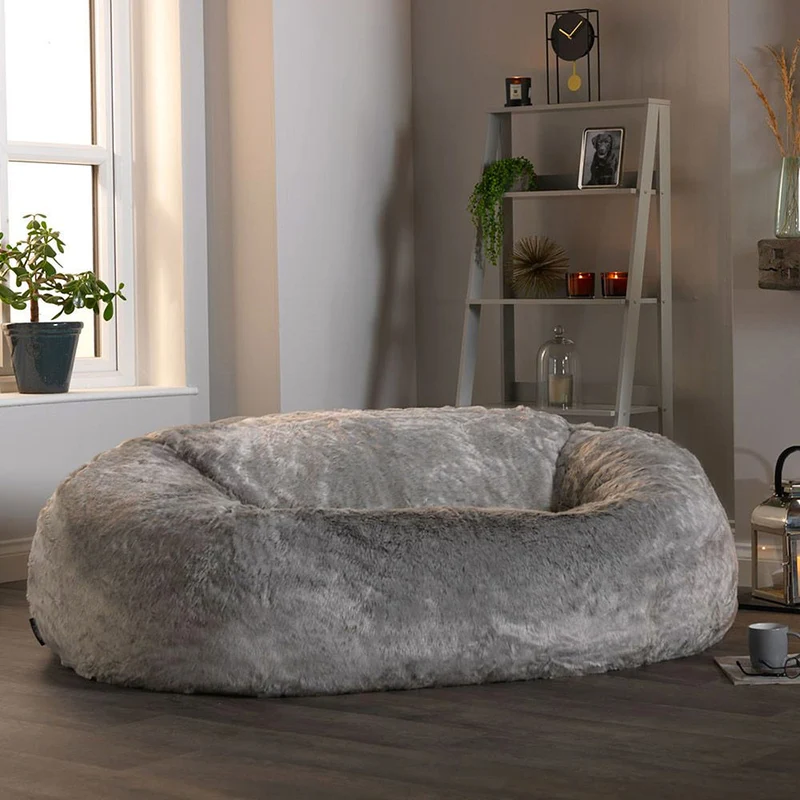 Kenai Cloud Zweisitzer-Sitzsack aus Kunstfell – Arctic Wolf