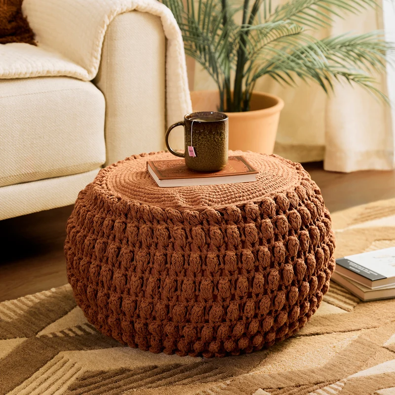 Riva Bobble Häkel-Sitzhocker – Terrakotta