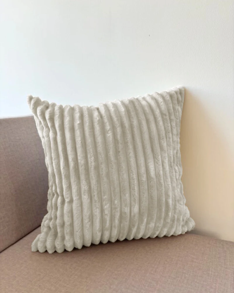 Dekorative Kissen aus breitem Cord