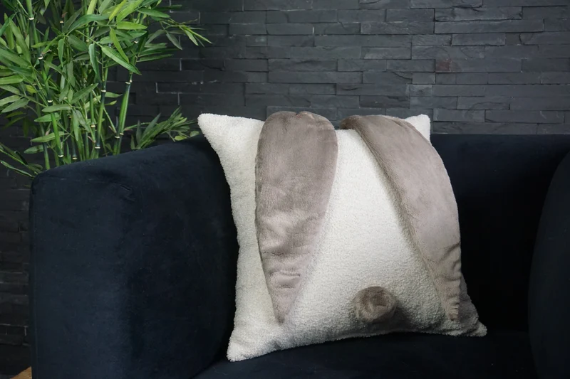 Hasenohrenkissen aus Bouclé - Perfekt als Geschenk und zur Innendekoration