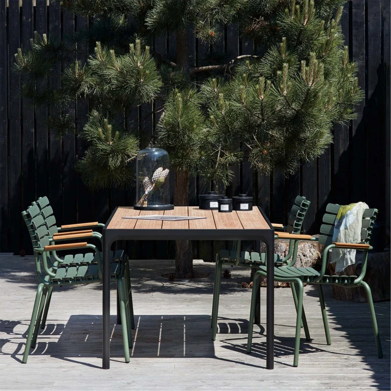 Four Gartentisch