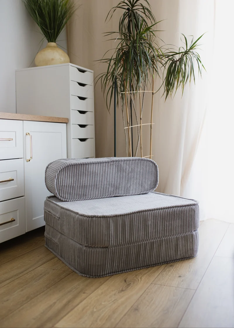 Zweiteilige Klappmatratze mit Kopfstütze – Komfort, Stil und Vielseitigkeit in Ihrem Zuhause!