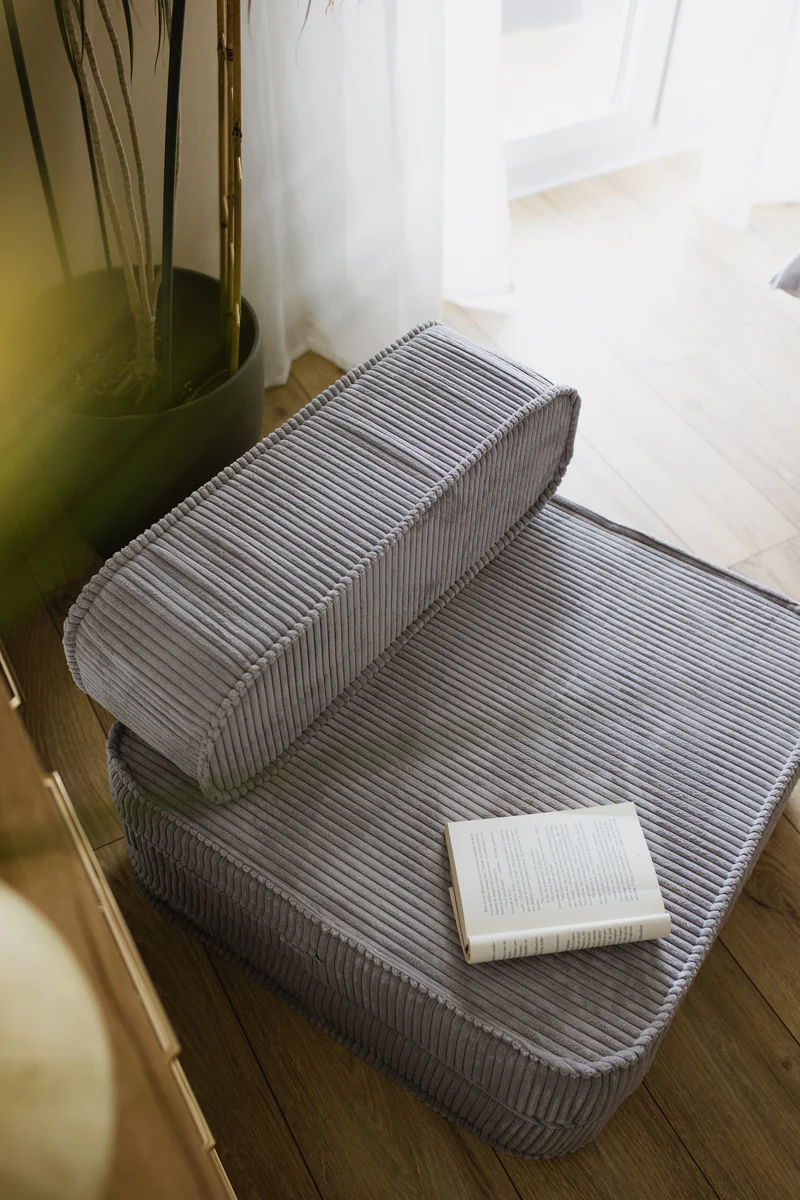 Zweiteilige Klappmatratze mit Kopfstütze – Komfort, Stil und Vielseitigkeit in Ihrem Zuhause!