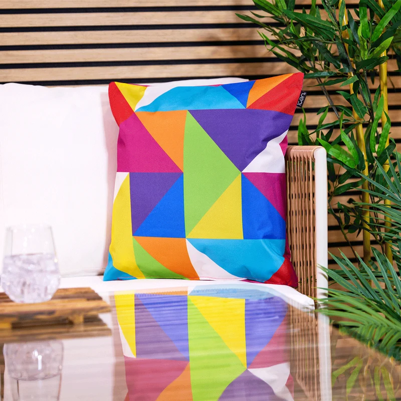 Kissen mit geometrischem Muster für drinnen und draußen – Technicolor