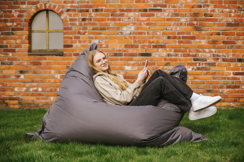 chilly pilley Sitzsack L XL XXL Bodenkissen Beanbag Styropor Füllung Riesensitzsack Sitzkissen Gartenkissen zum Liegen und Sitzen Wasserdicht Wasserabweisend