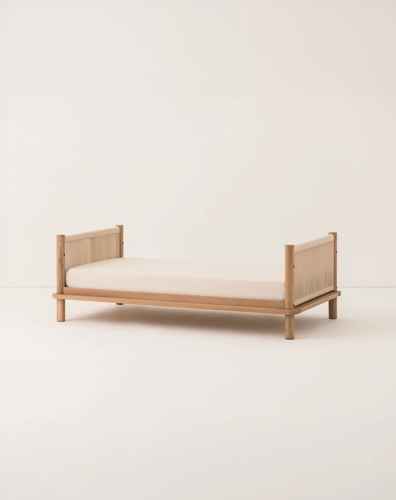 Junior bed in solid oak wood Latitude