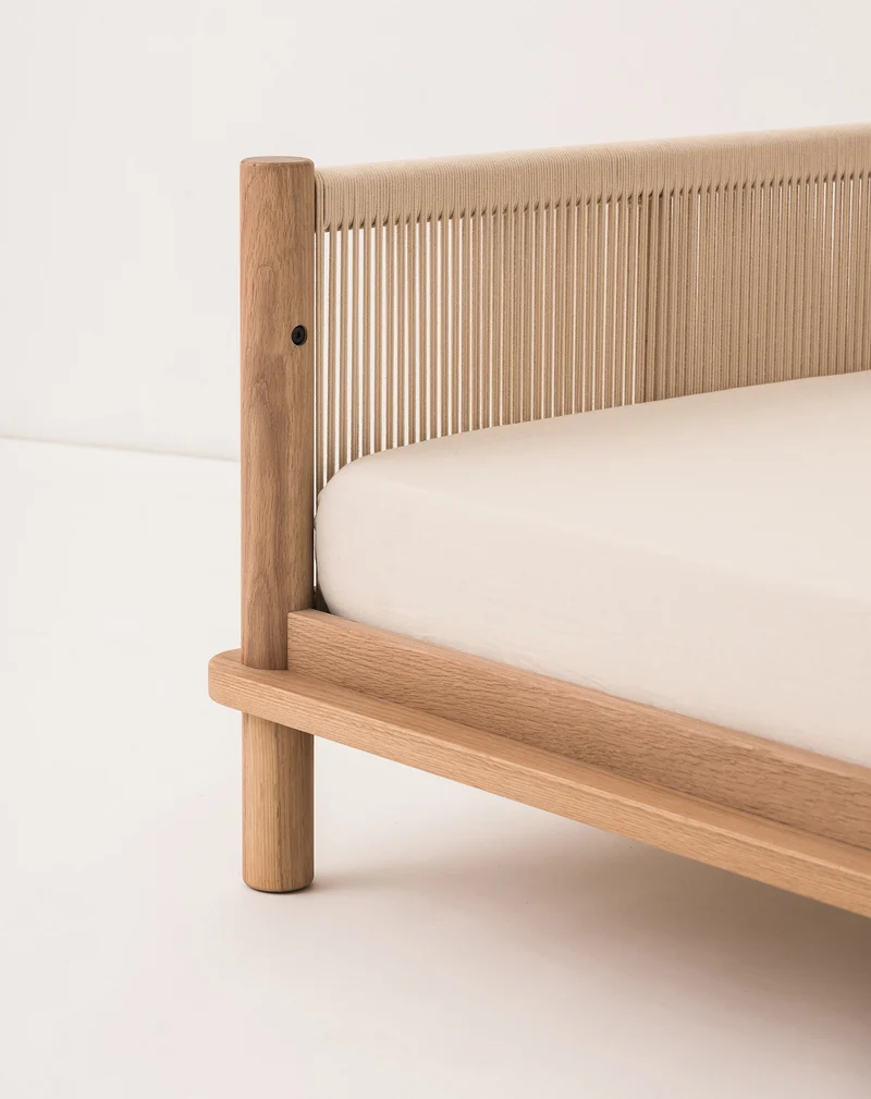 Junior bed in solid oak wood Latitude