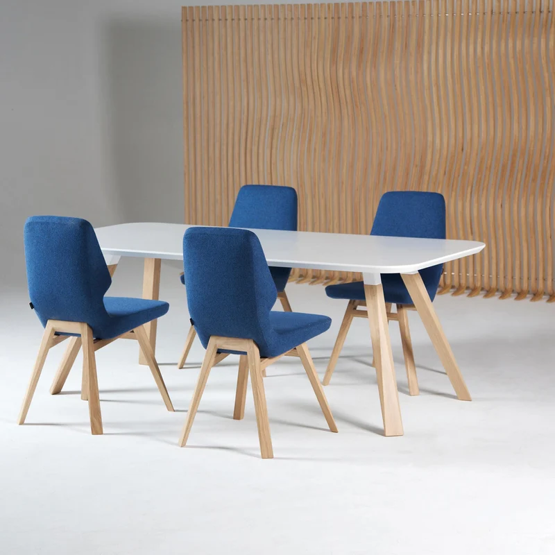 Oblique Tisch