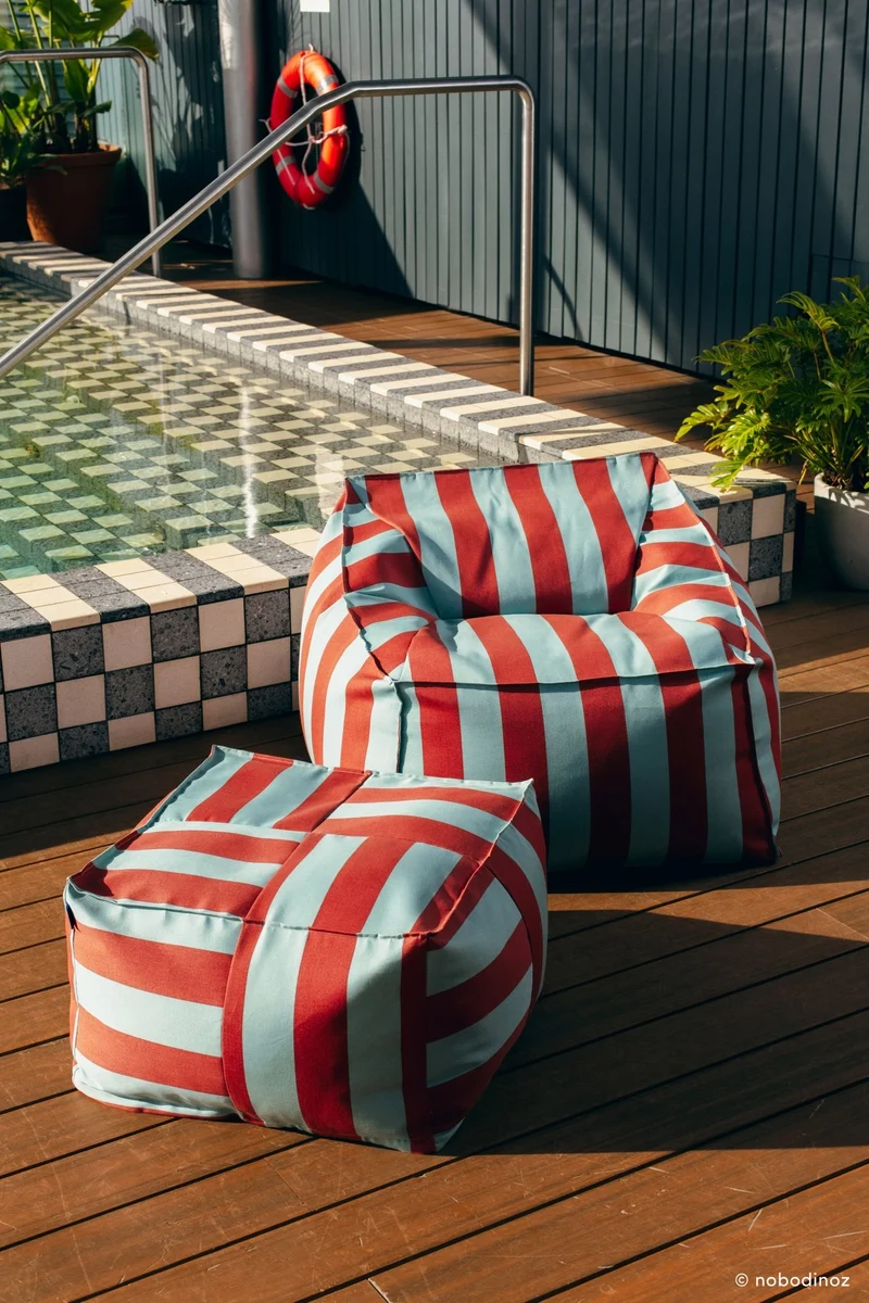 Pouf d'extérieur ottoman en tissu déperlant à rayures bleu et rouge 55 x 35 cm Otto - Nobodinoz