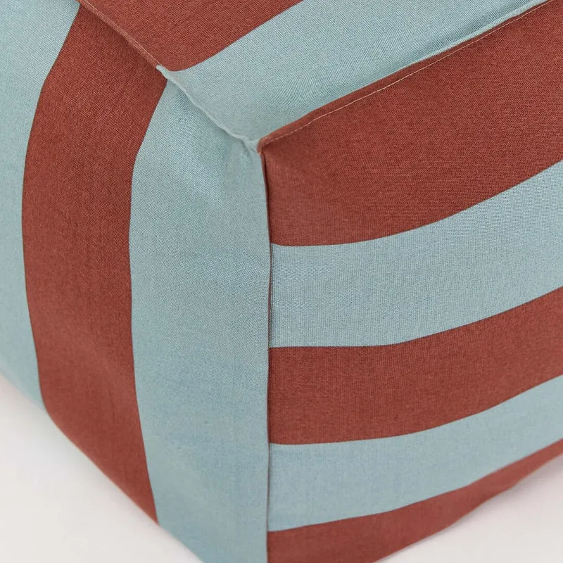 Pouf d'extérieur ottoman en tissu déperlant à rayures bleu et rouge 55 x 35 cm Otto - Nobodinoz