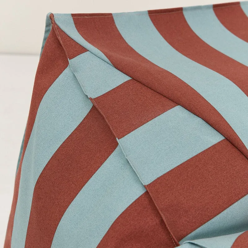 Fauteuil pouf d'extérieur en tissu déperlant à rayures bleu et rouge 80 x 90 x 58 cm Lenny - Nobodinoz