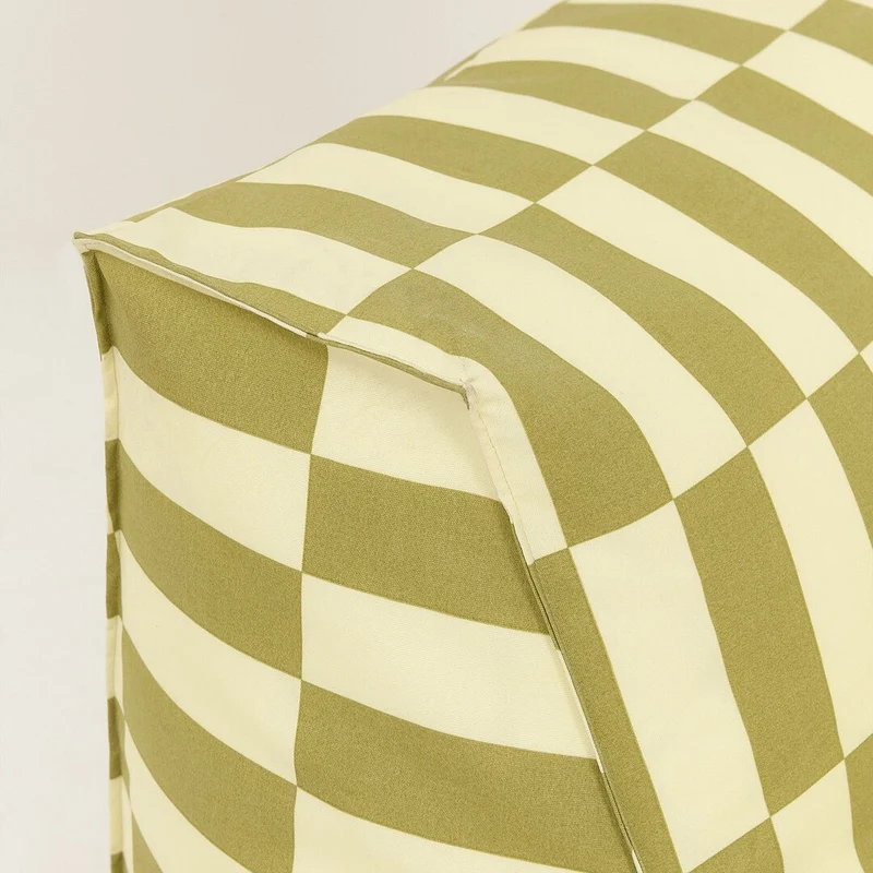 Pouf long d'extérieur en tissu déperlant à carreaux vert et jaune 70 x 110 x 62 cm Matteo - Nobodinoz